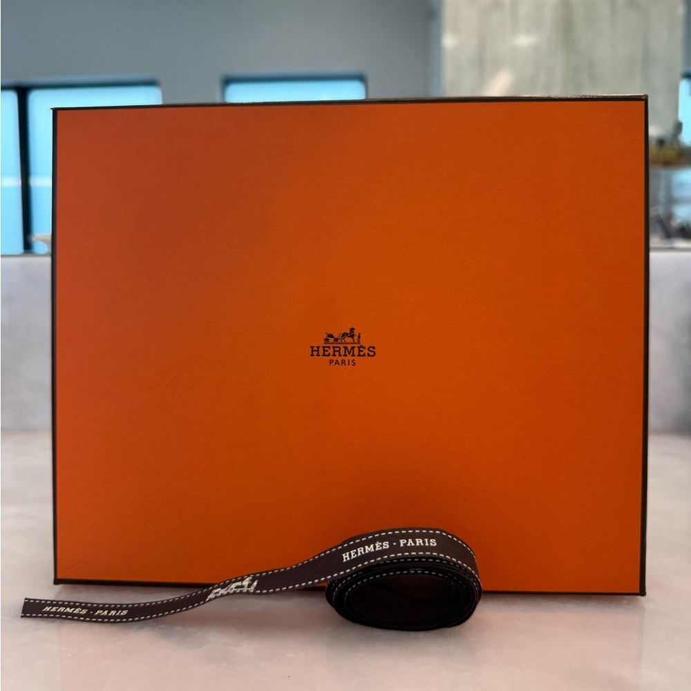 Hermes | Gift Box with Ribbon - Picture 2 of 5